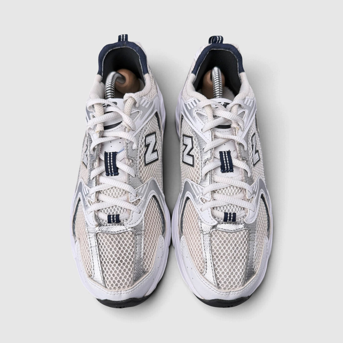 New Balance 530, buty sportowe damskie w bardzo dobrym stanie rozmiar 39.5, widok z góry