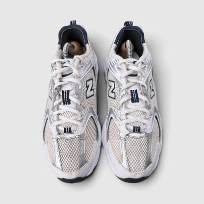 New Balance 530, buty sportowe damskie w bardzo dobrym stanie rozmiar 39.5, widok z góry