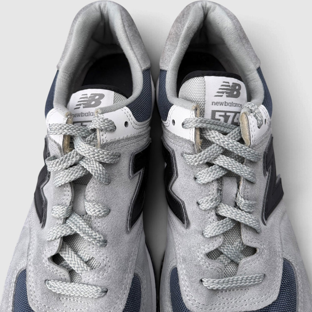 New Balance 574, buty sportowe męskie w bardzo dobrym stanie rozmiar 44.5, widok z przodu