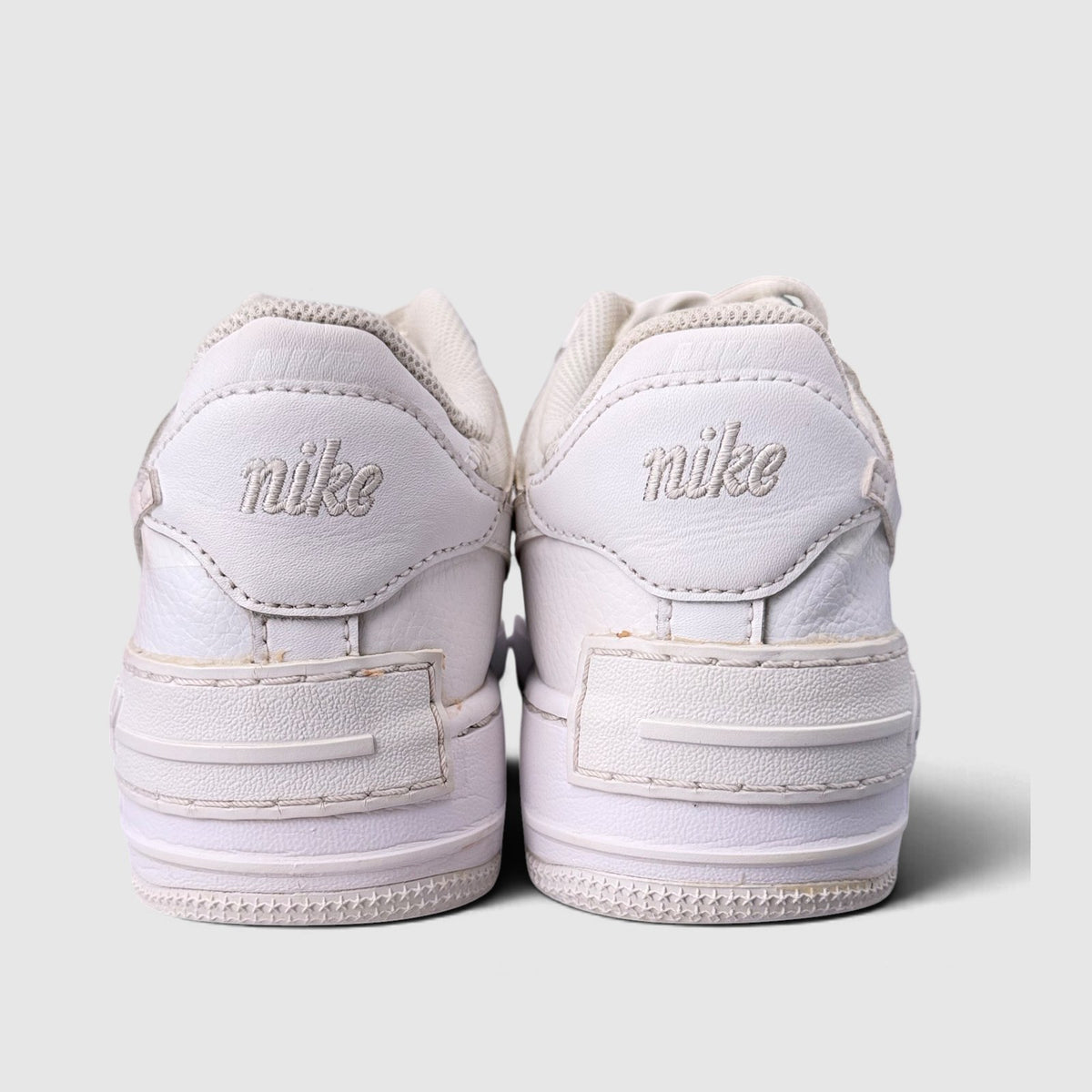 Nike Air Force 1 Low Shadow Triple White, buty sportowe damskie w bardzo dobrym stanie rozmiar 40, widok z tyłu