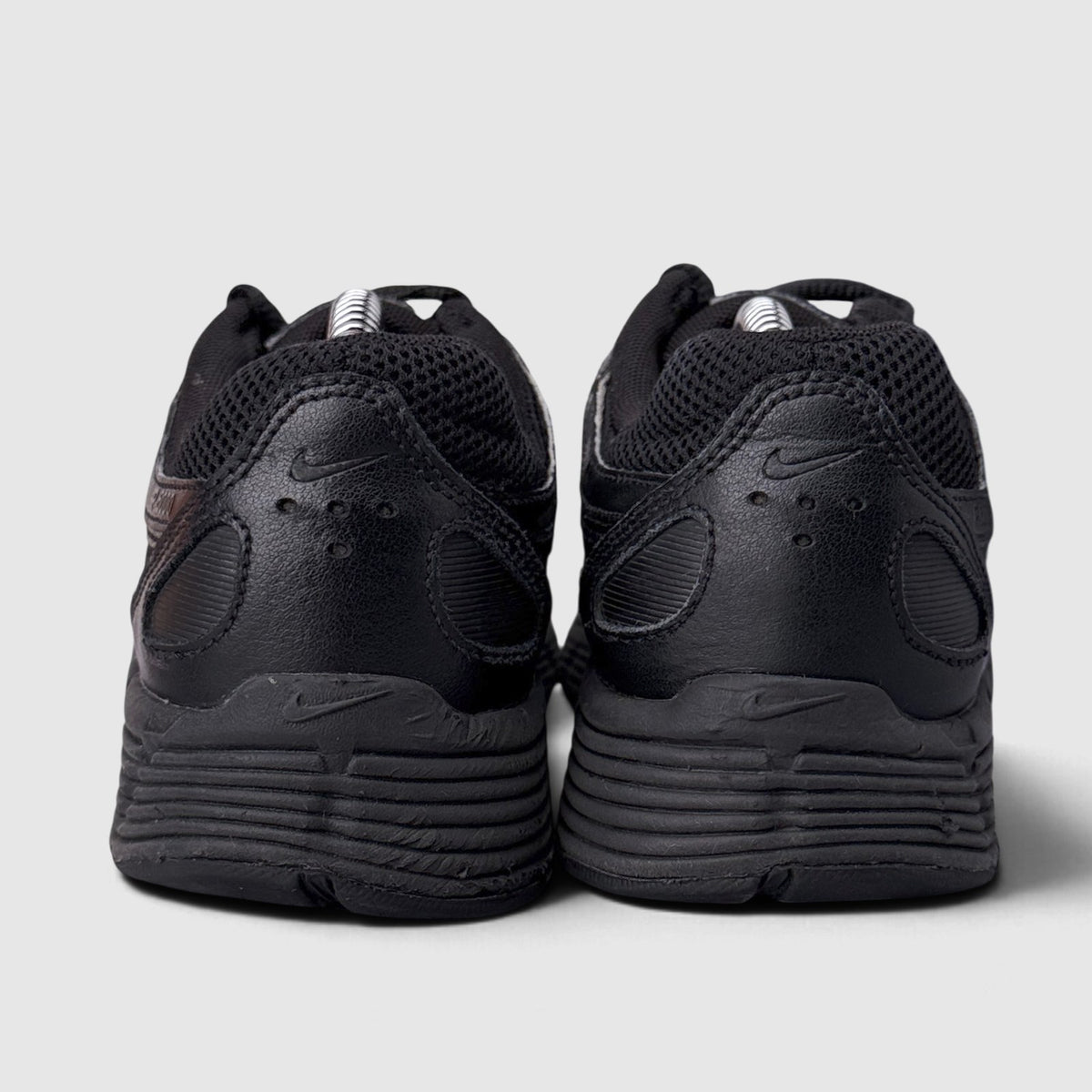 Nike P-6000 Black, buty sportowe damskie w bardzo dobrym stanie rozmiar 38.5, widok z tyłu