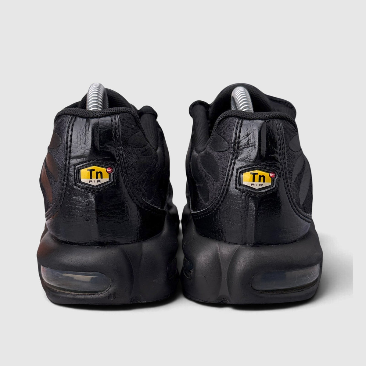 Nike Air Max Plus Triple Black Leather, buty sportowe męskie w bardzo dobrym stanie rozmiar 41, widok z tyłu