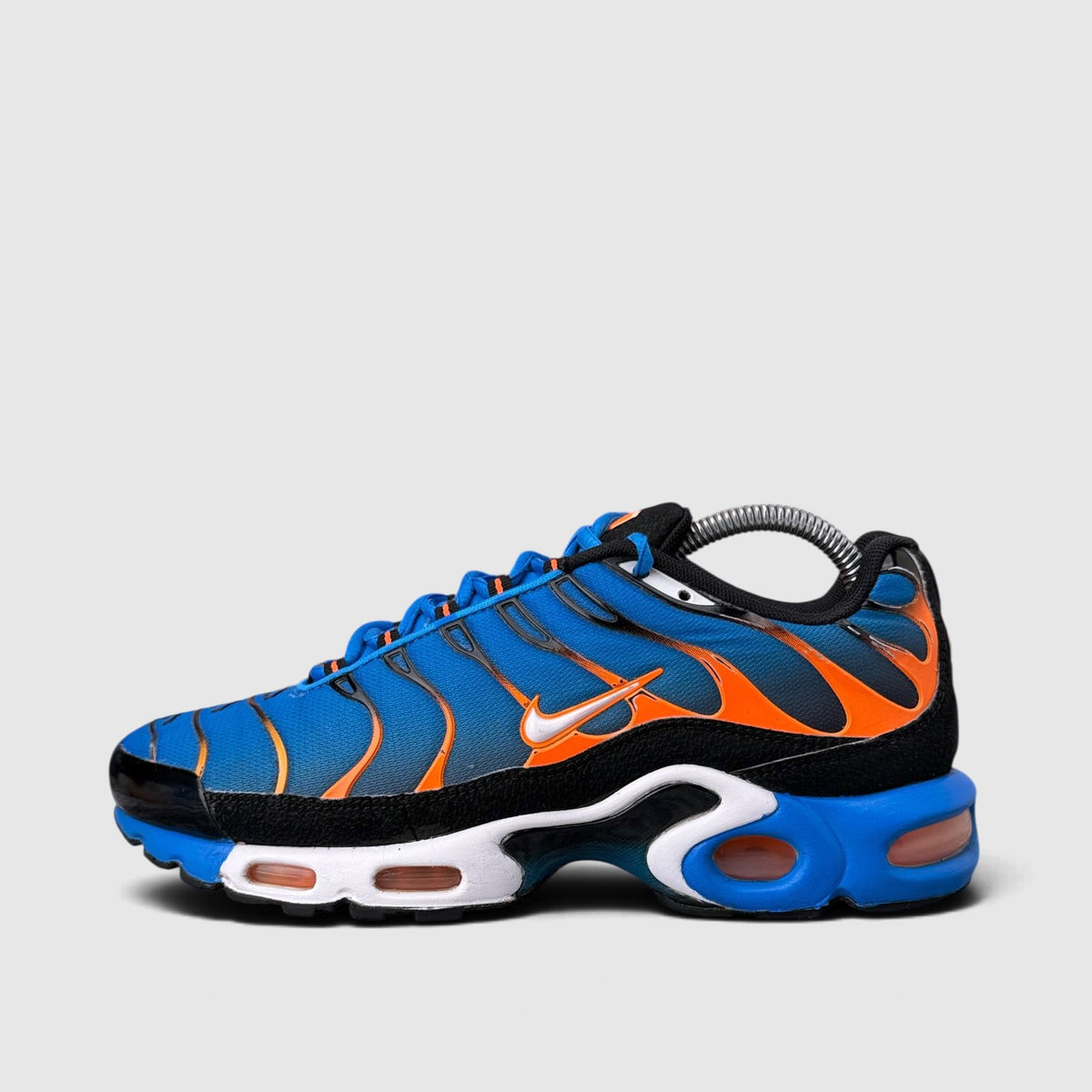 Nike Air Max Plus, buty sportowe męskie w bardzo dobrym stanie rozmiar 41, boczny profil, lewa strona