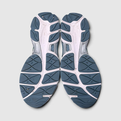 Asics Gel-Cumulus 16, buty sportowe męskie w bardzo dobrym stanie rozmiar 41.5, podeszwa