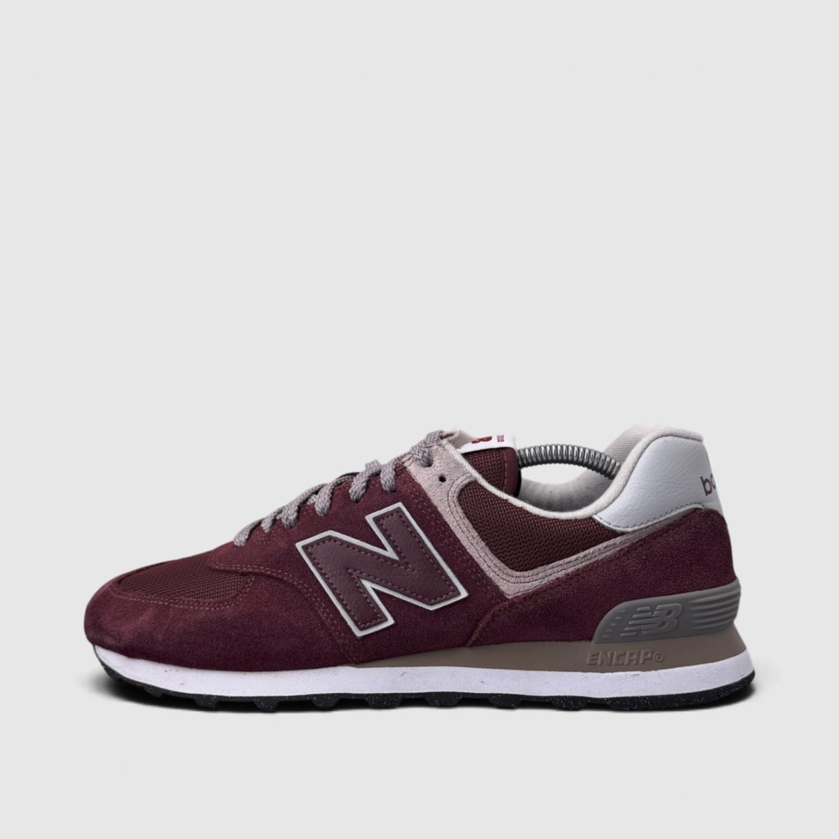 New Balance 574, buty sportowe męskie w bardzo dobrym stanie rozmiar 44.5, boczny profil, lewa strona