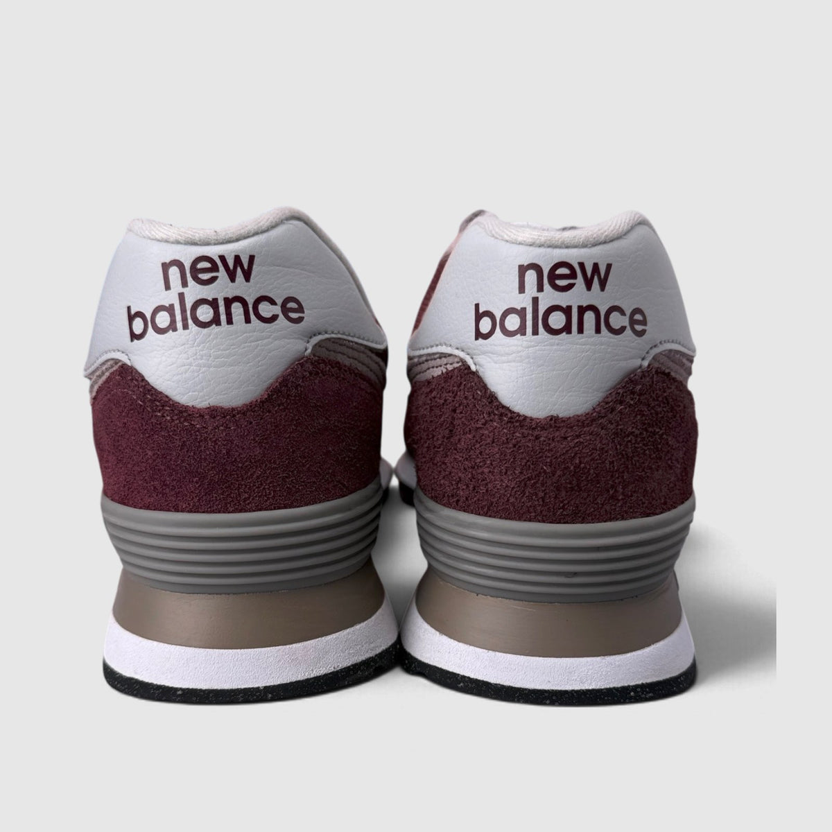 New Balance 574, buty sportowe męskie w bardzo dobrym stanie rozmiar 44.5, widok z tyłu