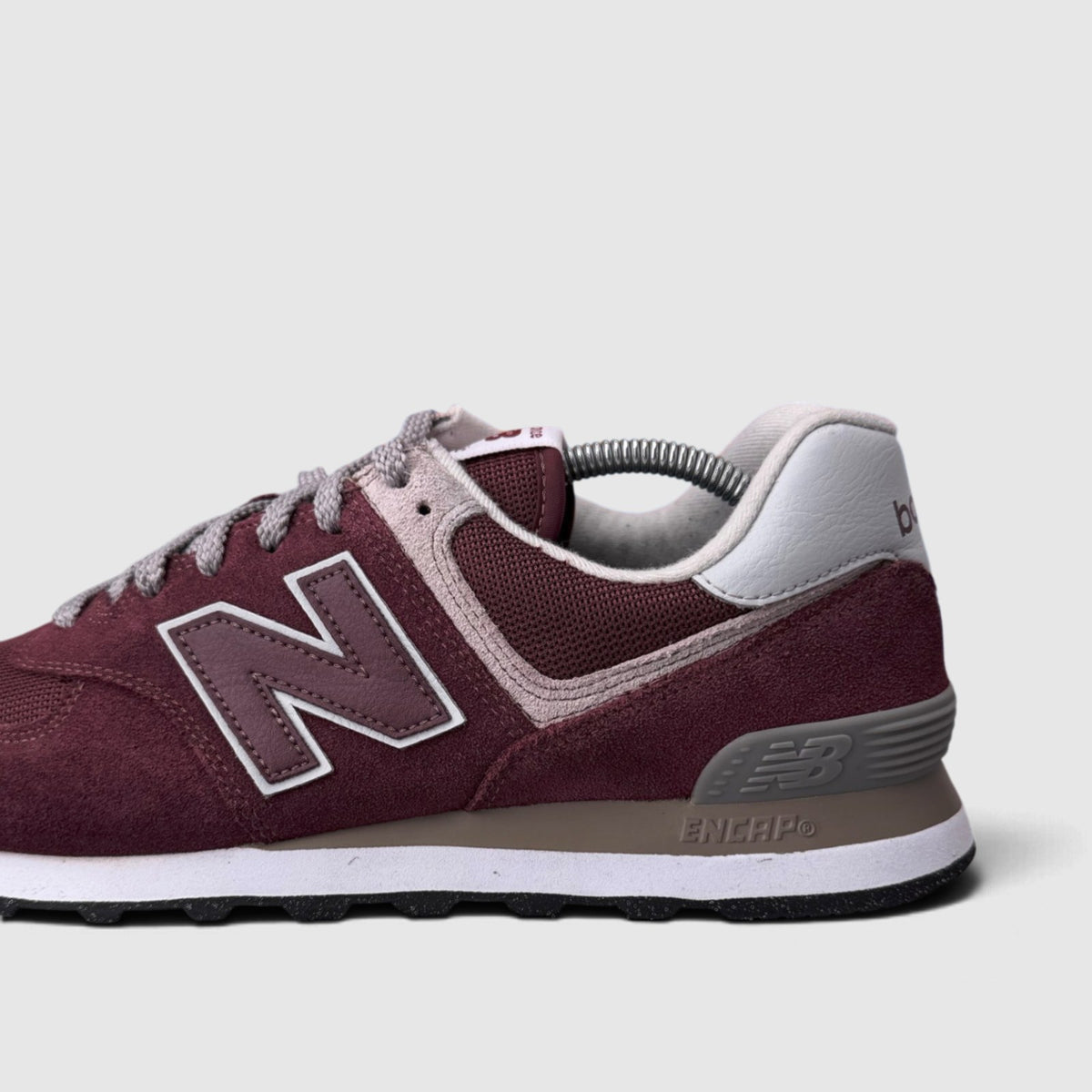 New Balance 574, buty sportowe męskie w bardzo dobrym stanie rozmiar 44.5, boczny profil, prawa strona