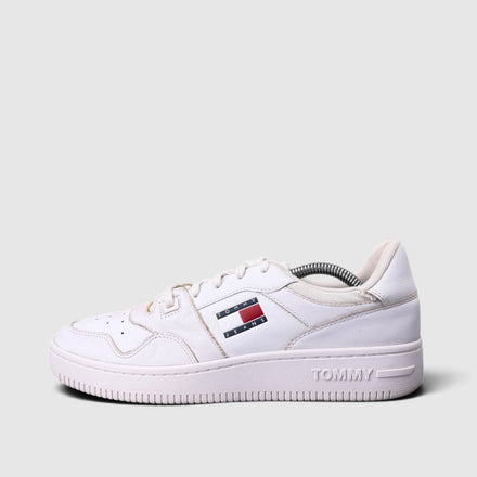 Tommy Hilfiger Retro Basket Ess, buty sportowe męskie w bardzo dobrym stanie rozmiar 41, boczny profil, lewa strona