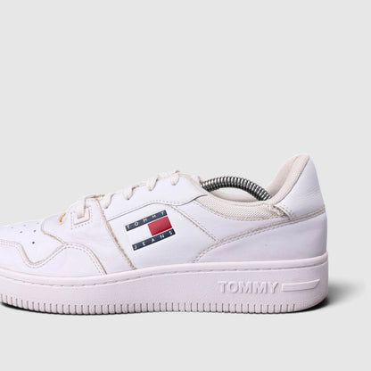 Tommy Hilfiger Retro Basket Ess, buty sportowe męskie w bardzo dobrym stanie rozmiar 41, boczny profil, prawa strona