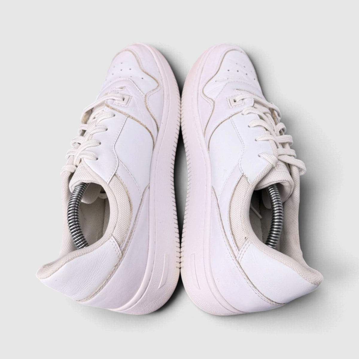 Tommy Hilfiger Retro Basket Ess, buty sportowe męskie w bardzo dobrym stanie rozmiar 41, widok z góry