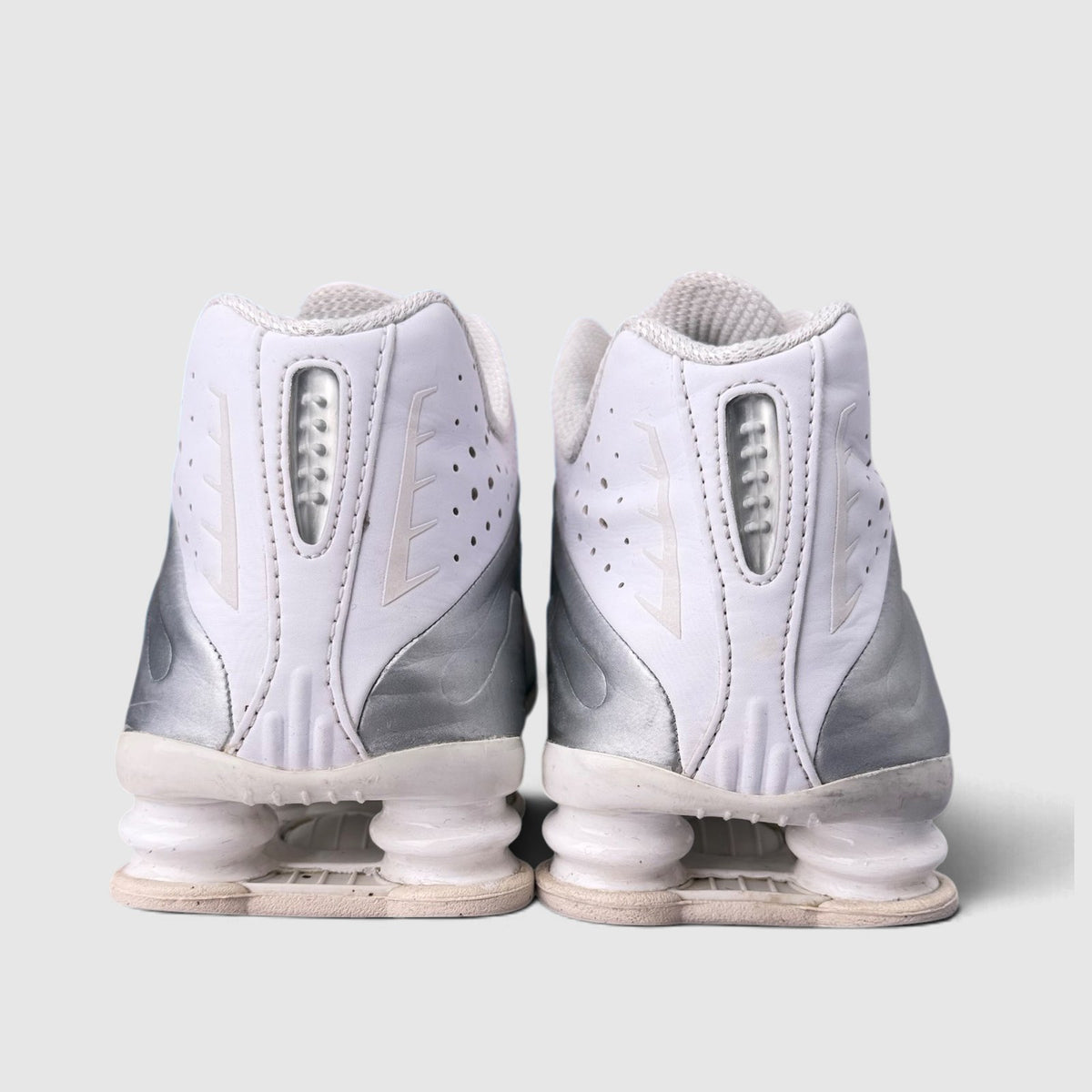 Nike Shox R4, buty sportowe męskie w bardzo dobrym stanie rozmiar 45, widok z tyłu