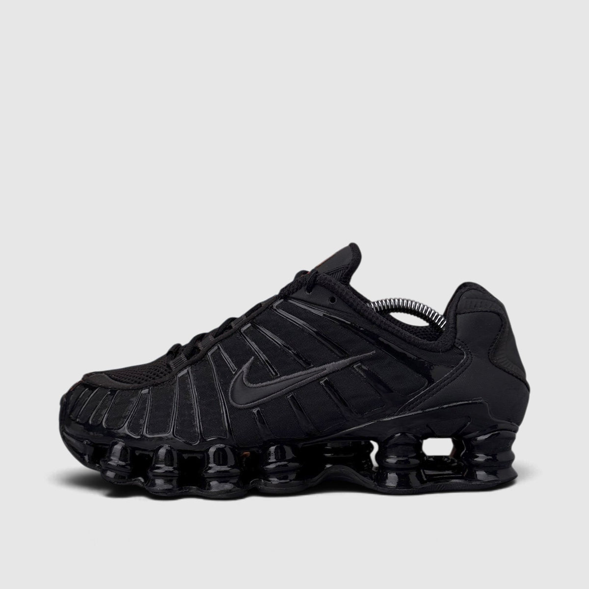 Nike Shox TL Triple Black, buty sportowe damskie w bardzo dobrym stanie rozmiar 40.5, boczny profil, lewa strona