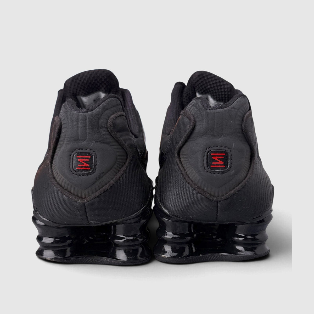 Nike Shox TL Triple Black, buty sportowe damskie w bardzo dobrym stanie rozmiar 40.5, widok z tyłu