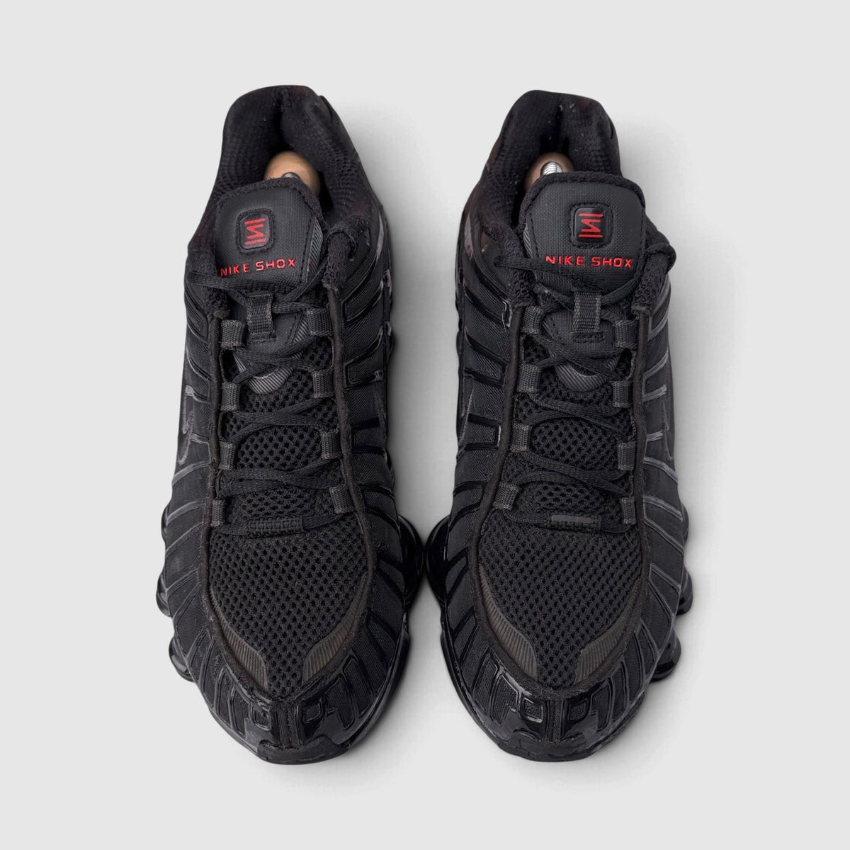 Nike Shox TL Triple Black, buty sportowe damskie w bardzo dobrym stanie rozmiar 40.5, widok z przodu