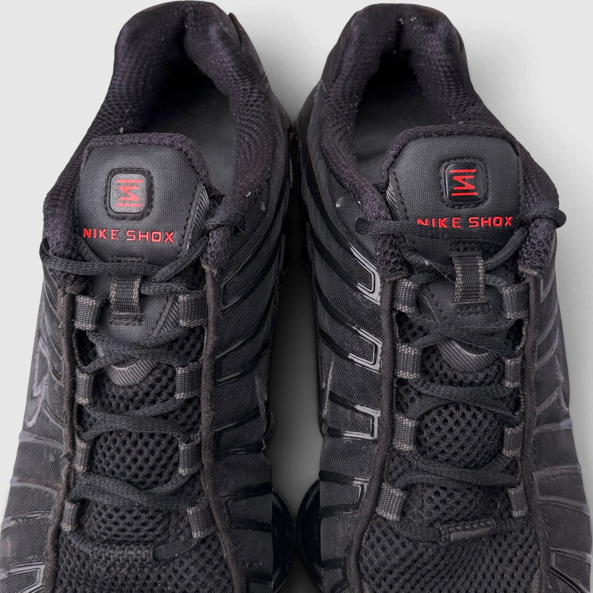Nike Shox TL Triple Black, buty sportowe damskie w bardzo dobrym stanie rozmiar 40.5, widok z przodu