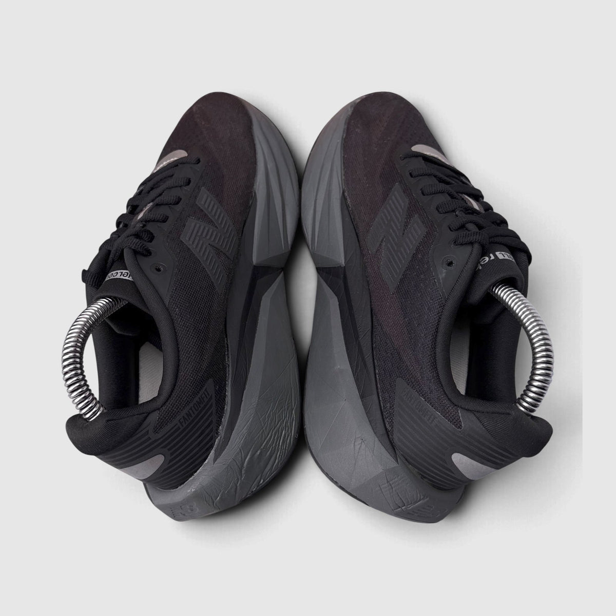New Balance FuelCell Rebel V5, buty sportowe damskie w bardzo dobrym stanie rozmiar 36.5, widok z góry