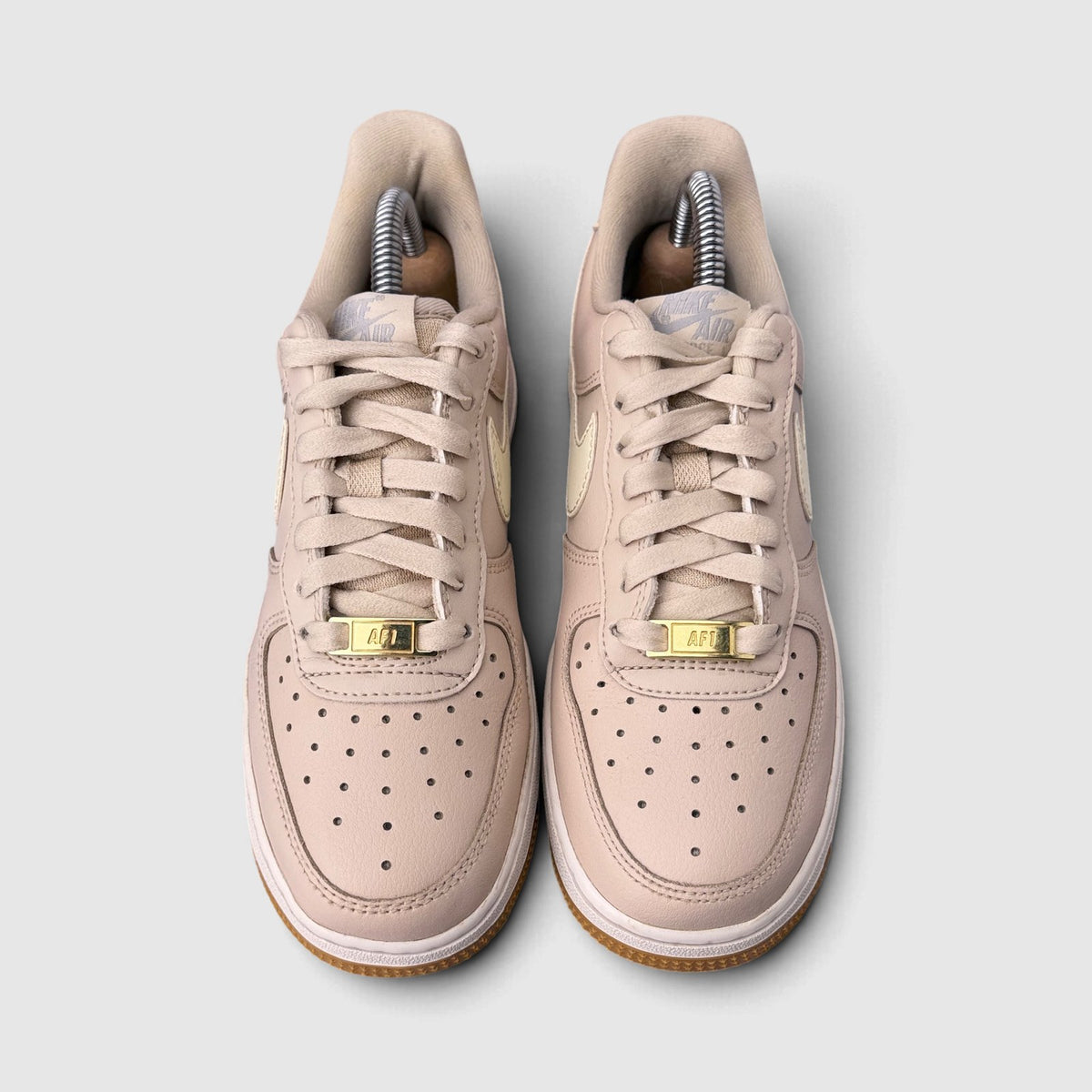 Nike Air Force 1 Low Sanddrift, buty sportowe damskie w bardzo dobrym stanie rozmiar 36, widok z przodu