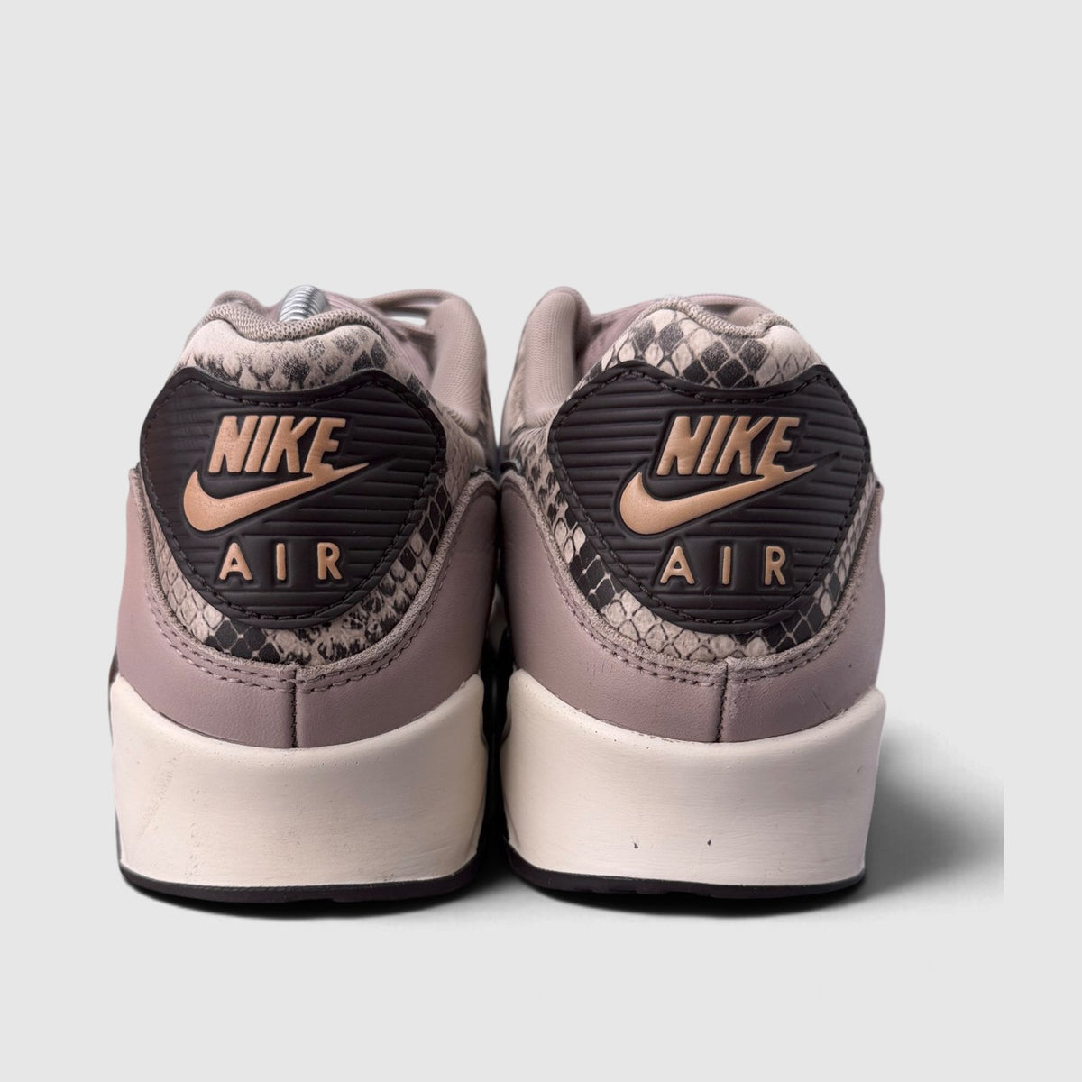 Nike Air Max 90 SE Tan Snakeskin, buty sportowe męskie w bardzo dobrym stanie rozmiar 42.5, widok z tyłu