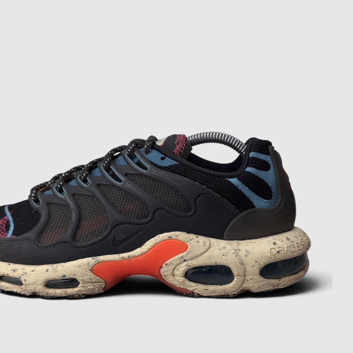 Nike Air Max Terrascape Plus, buty sportowe męskie w bardzo dobrym stanie rozmiar 43, boczny profil, prawa strona