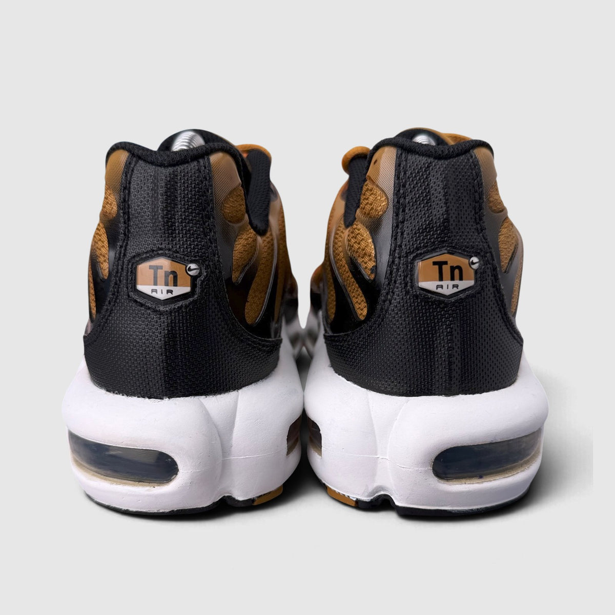 Nike Air Max Plus, buty sportowe męskie w bardzo dobrym stanie rozmiar 42.5, widok z tyłu