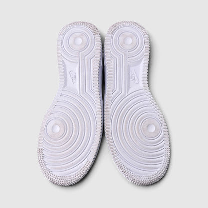 Nike Air Force 1 Low Triple White, buty sportowe damskie w bardzo dobrym stanie rozmiar 38, podeszwa