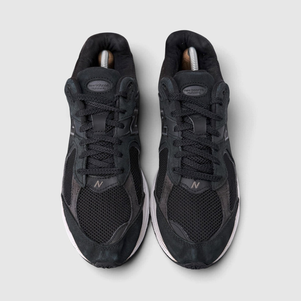 New Balance 2002R, buty sportowe męskie w bardzo dobrym stanie rozmiar 44, widok z góry