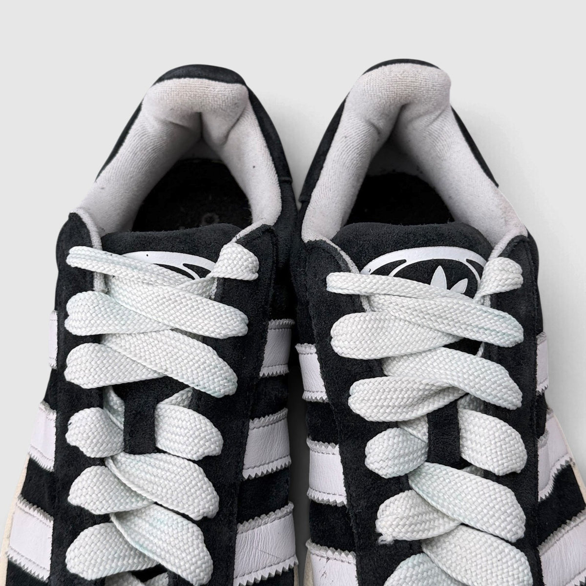 Adidas Campus Black White Gum, buty sportowe męskie w bardzo dobrym stanie rozmiar 42, widok z góry