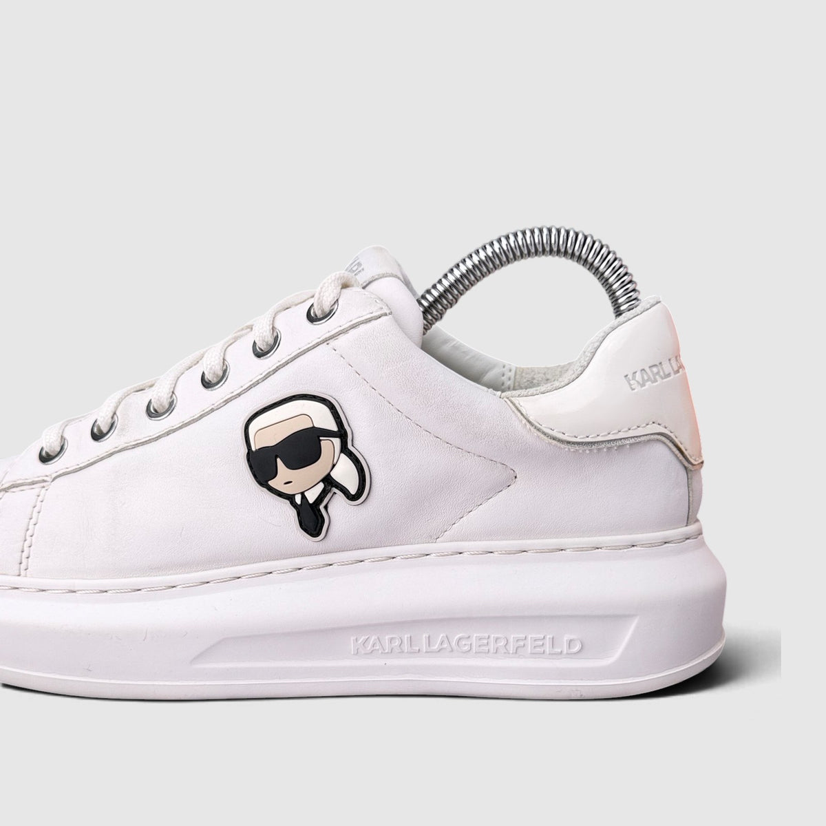 Karl Lagerfeld Sneakers, buty sportowe damskie w bardzo dobrym stanie rozmiar 37, boczny profil, prawa strona