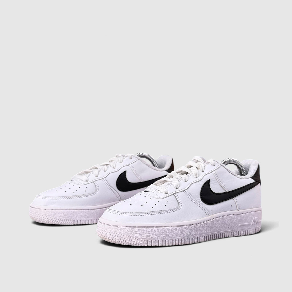 Nike Air Force 1 Low, buty sportowe damskie w bardzo dobrym stanie rozmiar 36.5, para butów
