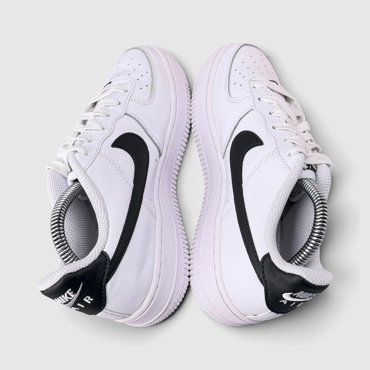 Nike Air Force 1 Low, buty sportowe damskie w bardzo dobrym stanie rozmiar 36.5, widok z góry