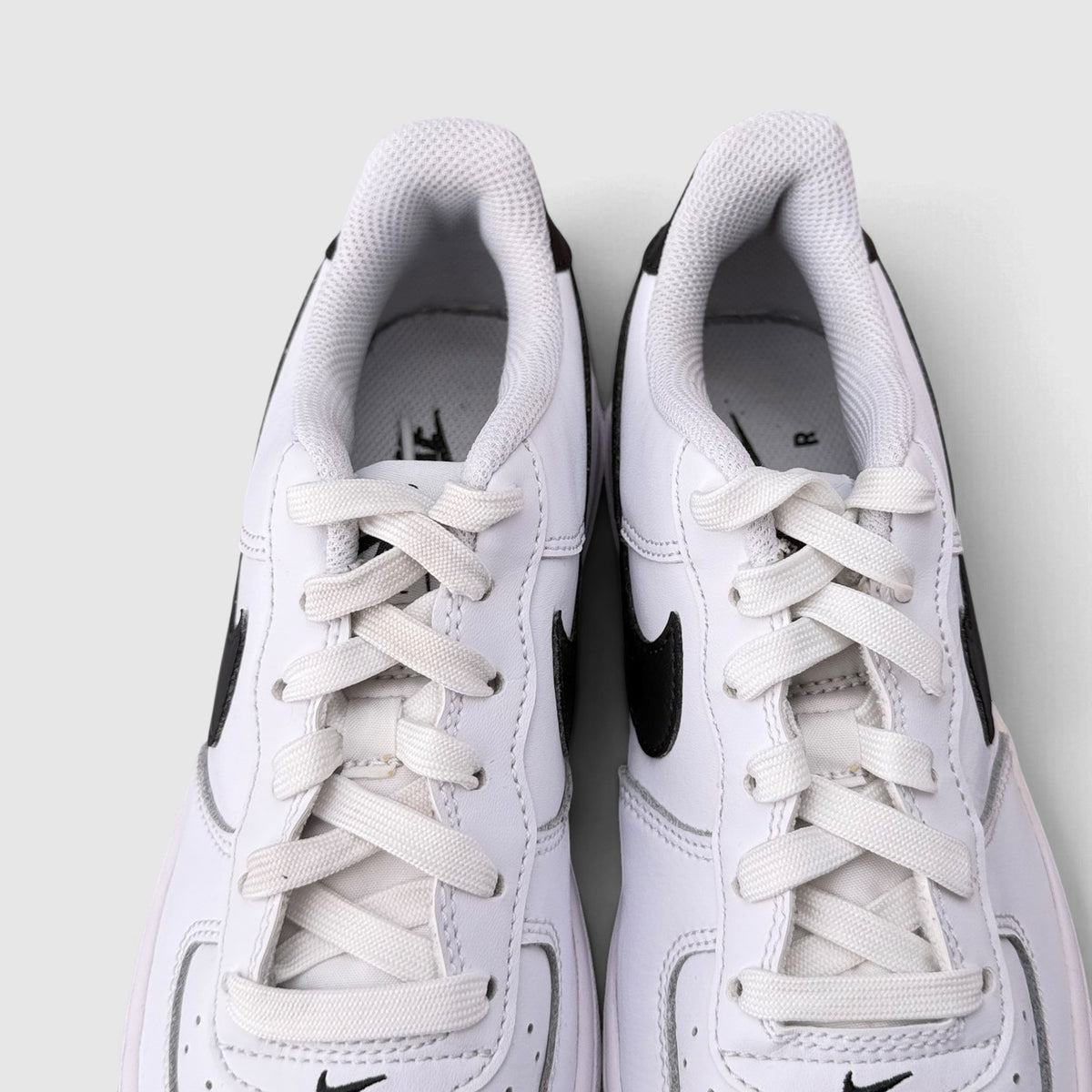 Nike Air Force 1 Low, buty sportowe damskie w bardzo dobrym stanie rozmiar 36.5, widok z góry