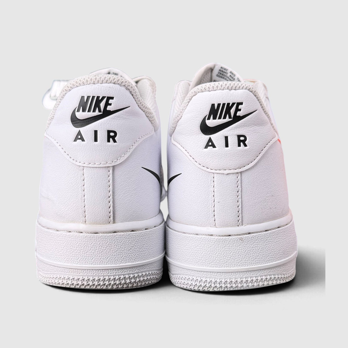 Nike Air Force 1 Low Quadruple Swoosh, buty sportowe męskie w bardzo dobrym stanie rozmiar 42.5, widok z tyłu