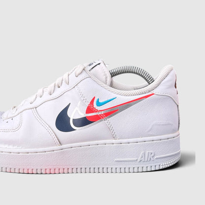 Nike Air Force 1 Low Quadruple Swoosh, buty sportowe męskie w bardzo dobrym stanie rozmiar 42.5, boczny profil, lewa strona