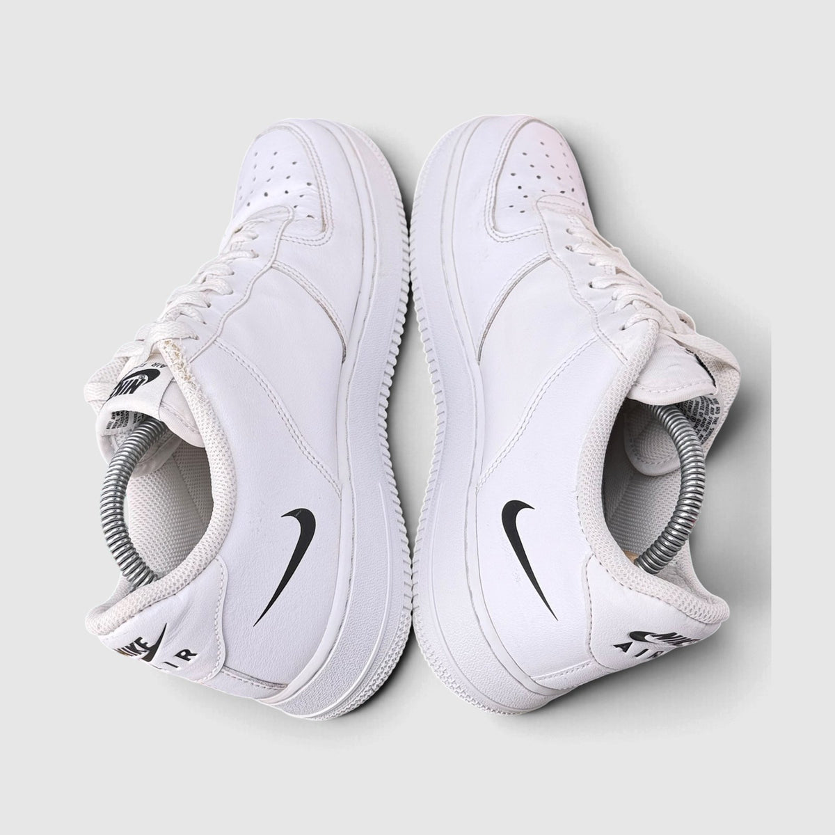 Nike Air Force 1 Low Quadruple Swoosh, buty sportowe męskie w bardzo dobrym stanie rozmiar 42.5, widok z góry