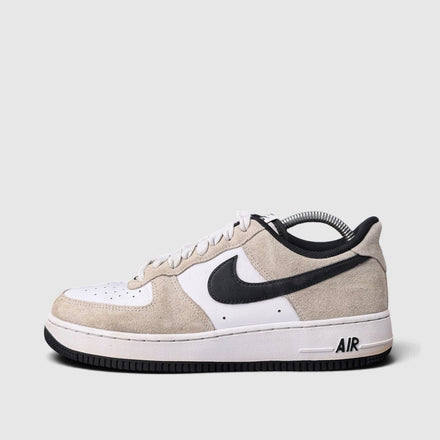 Nike Air Force 1 Low '07 LV8 SK8 White/Black, buty sportowe męskie w bardzo dobrym stanie rozmiar 42, boczny profil, lewa strona