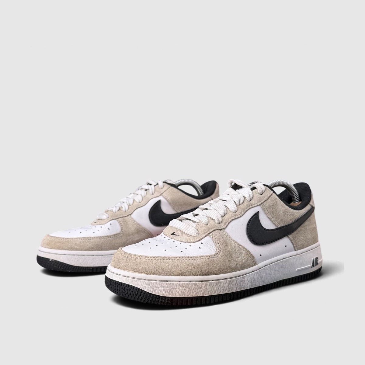 Nike Air Force 1 Low '07 LV8 SK8 White/Black, buty sportowe męskie w bardzo dobrym stanie rozmiar 42, para butów