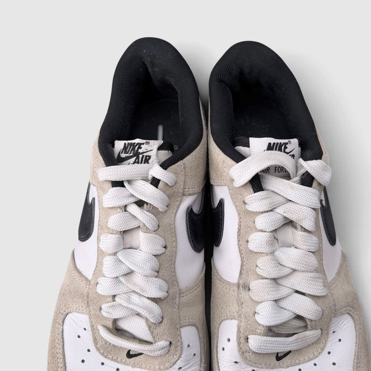 Nike Air Force 1 Low '07 LV8 SK8 White/Black, buty sportowe męskie w bardzo dobrym stanie rozmiar 42, widok z góry