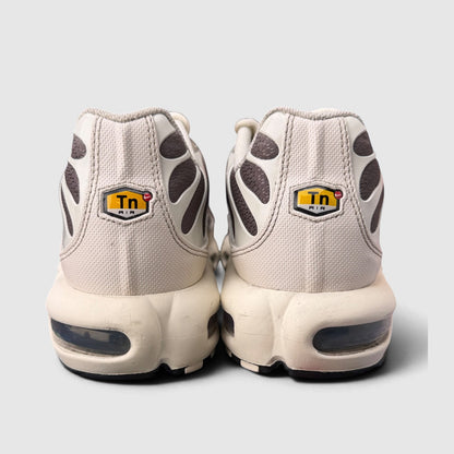 Nike Air Max Plus Light Orewood Brown, buty sportowe męskie w bardzo dobrym stanie rozmiar 45, widok z tyłu