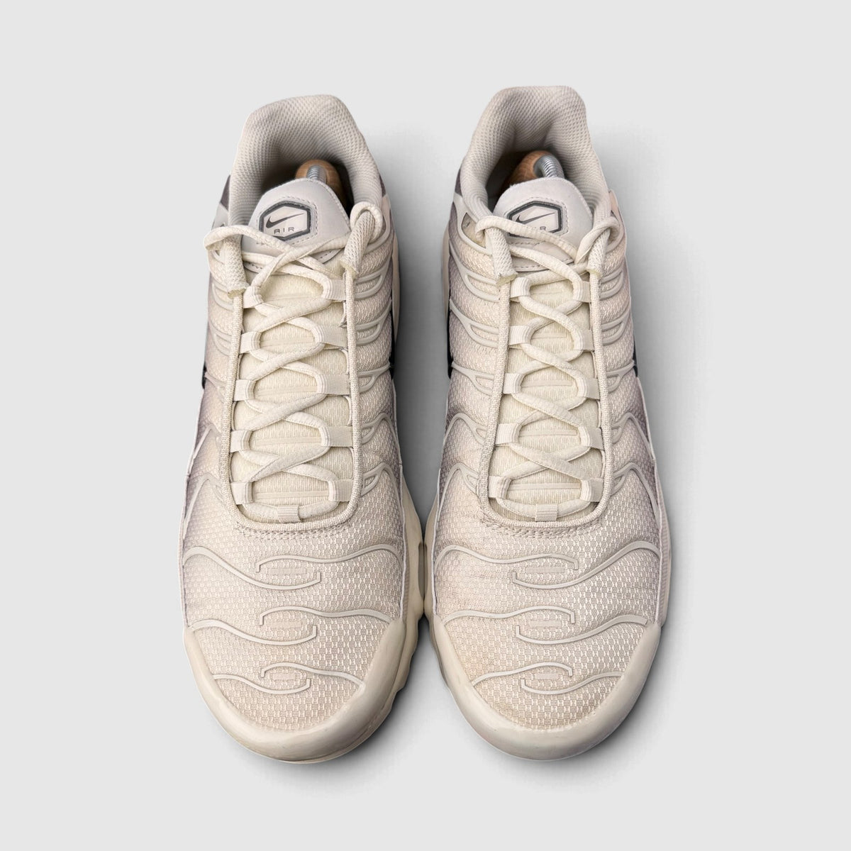Nike Air Max Plus Light Orewood Brown, buty sportowe męskie w bardzo dobrym stanie rozmiar 45, widok z przodu