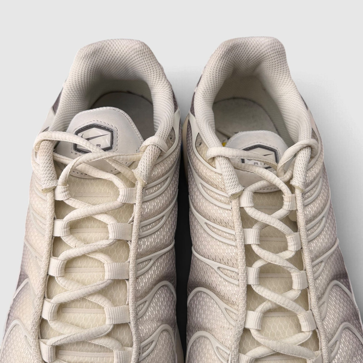 Nike Air Max Plus Light Orewood Brown, buty sportowe męskie w bardzo dobrym stanie rozmiar 45, widok z góry