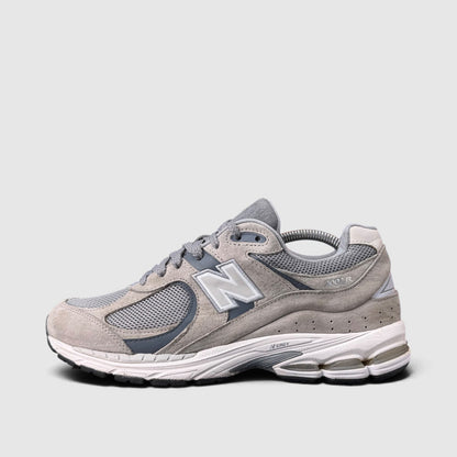 New Balance 2002R, buty sportowe męskie w bardzo dobrym stanie rozmiar 42.5, boczny profil, lewa strona