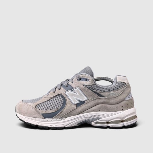 New Balance 2002R, buty sportowe męskie w bardzo dobrym stanie rozmiar 42.5, boczny profil, lewa strona