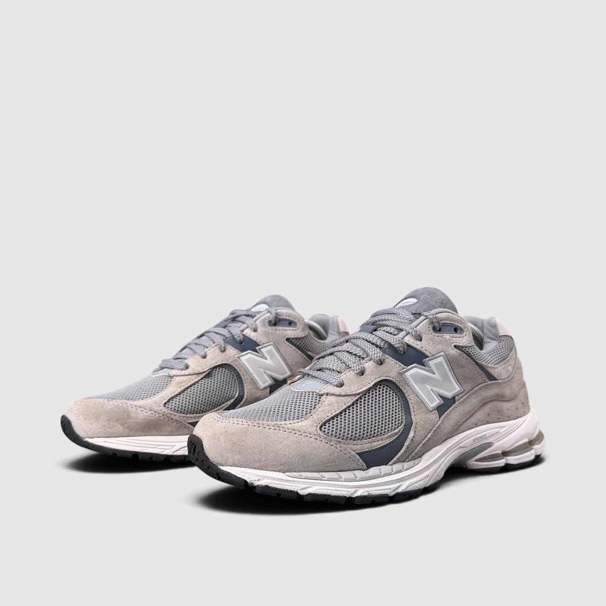 New Balance 2002R, buty sportowe męskie w bardzo dobrym stanie rozmiar 42.5, para butów