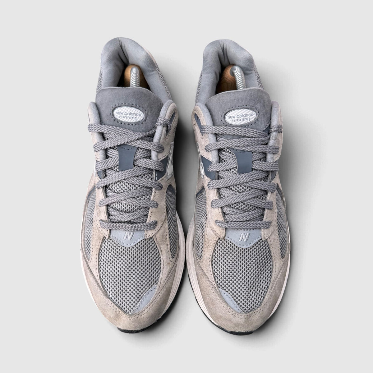New Balance 2002R, buty sportowe męskie w bardzo dobrym stanie rozmiar 42.5, widok z góry