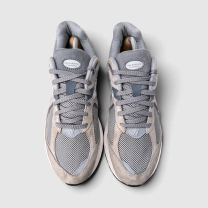 New Balance 2002R, buty sportowe męskie w bardzo dobrym stanie rozmiar 42.5, widok z góry
