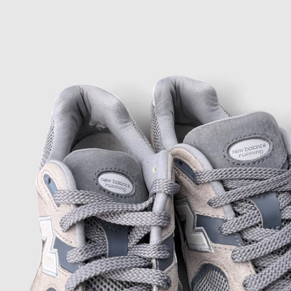 New Balance 2002R, buty sportowe męskie w bardzo dobrym stanie rozmiar 42.5, detal