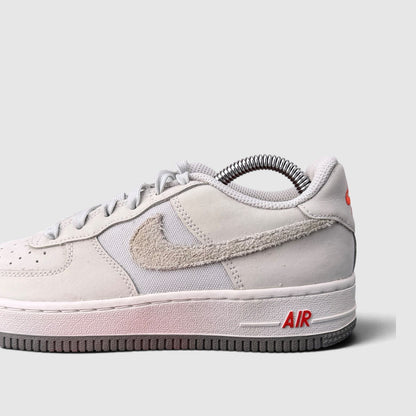 Nike Air Force 1 Low, buty sportowe damskie w bardzo dobrym stanie rozmiar 36.5, boczny profil, prawa strona