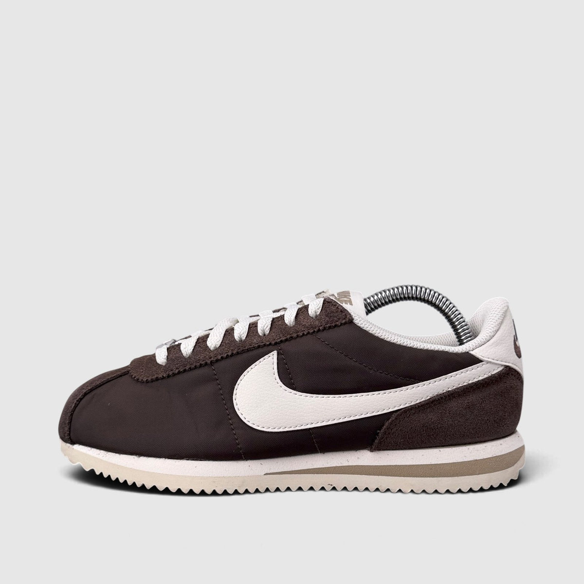 Nike Classic Cortez Baroque Brown, buty sportowe damskie w bardzo dobrym stanie rozmiar 38.5, boczny profil, lewa strona