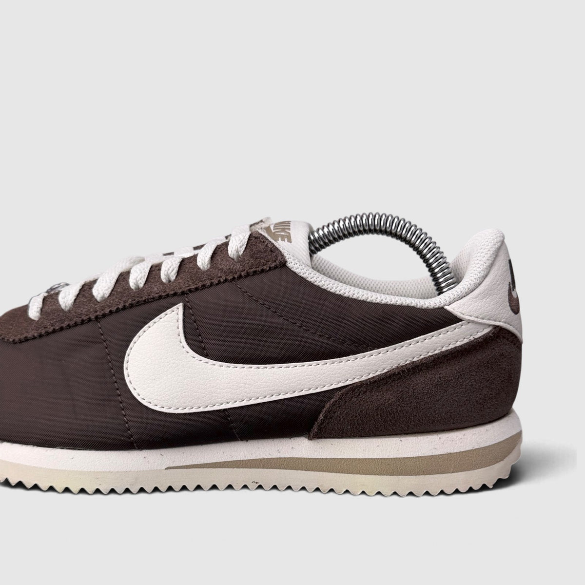 Nike Classic Cortez Baroque Brown, buty sportowe damskie w bardzo dobrym stanie rozmiar 38.5, boczny profil, lewa strona