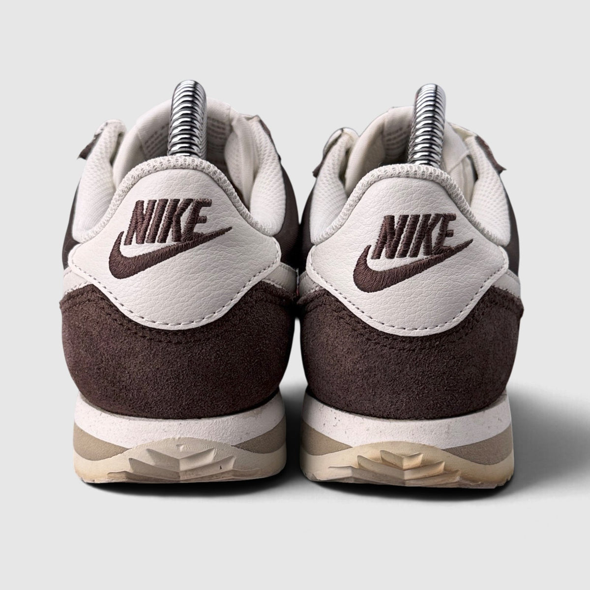 Nike Classic Cortez Baroque Brown, buty sportowe damskie w bardzo dobrym stanie rozmiar 35, widok z tyłu